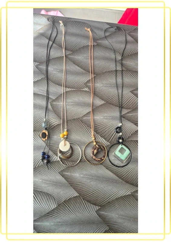 Lot de 4 colliers